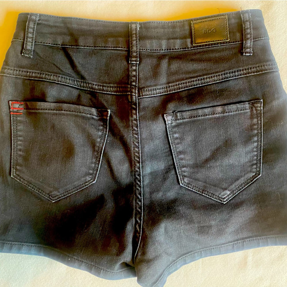 BDG Super High Rise Seam Jean Shorts, black, size 26